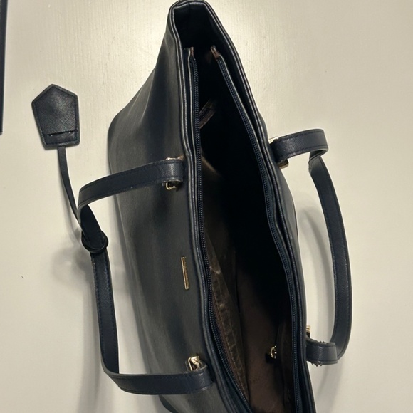 Handbag - Picture 3 of 5